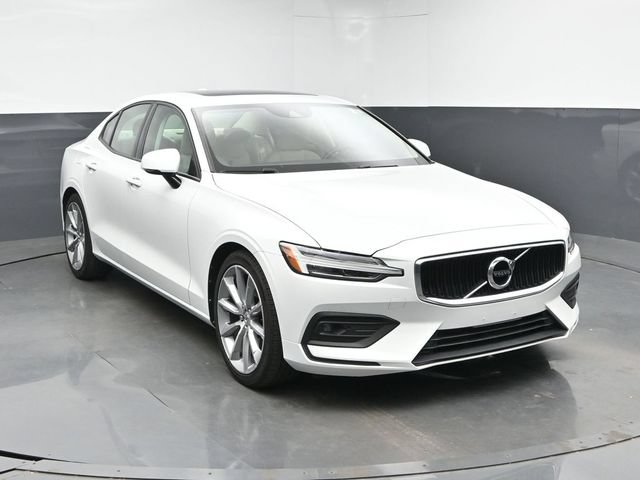Used 2021 Volvo S60 T5 Momentum w/ Premium Package FWD image 2