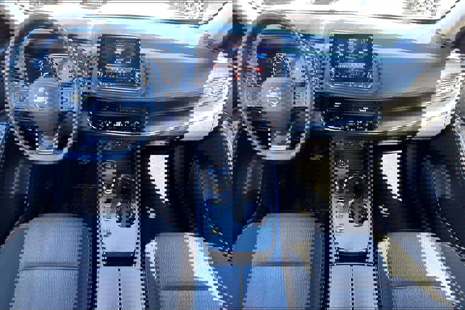 Used 2025 Nissan Rogue SV image 16