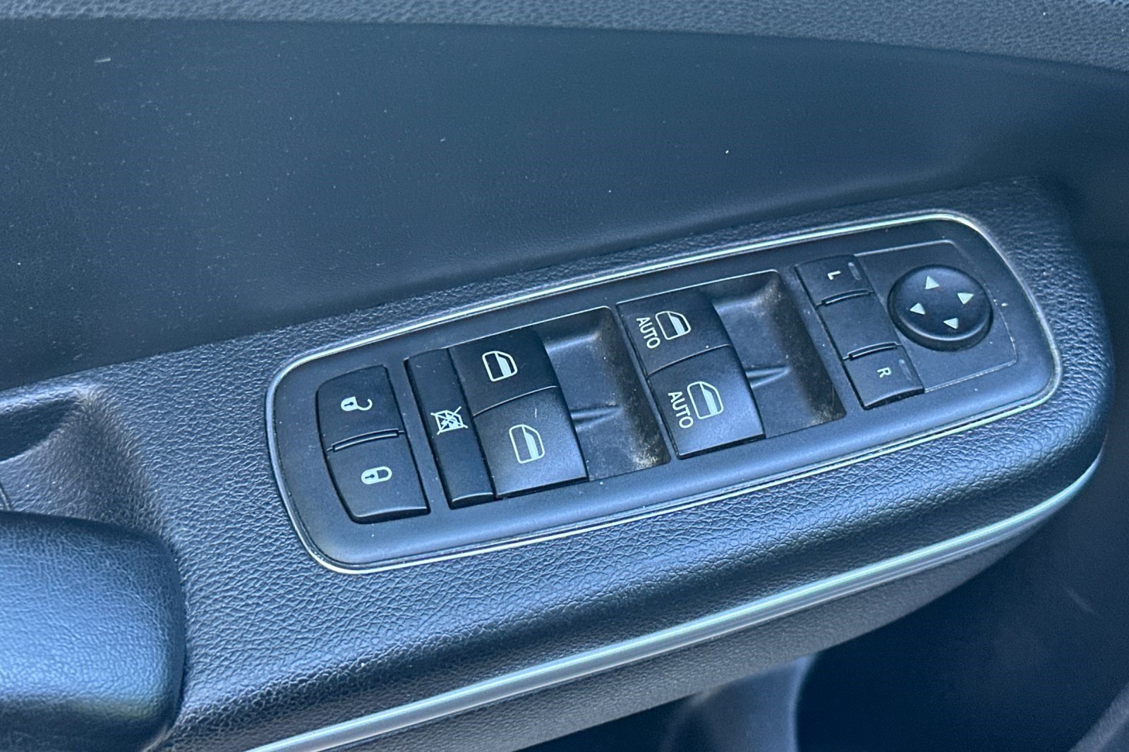 Used 2018 Chrysler 300 Limited w/ Safetytec Plus Group RWD image 13