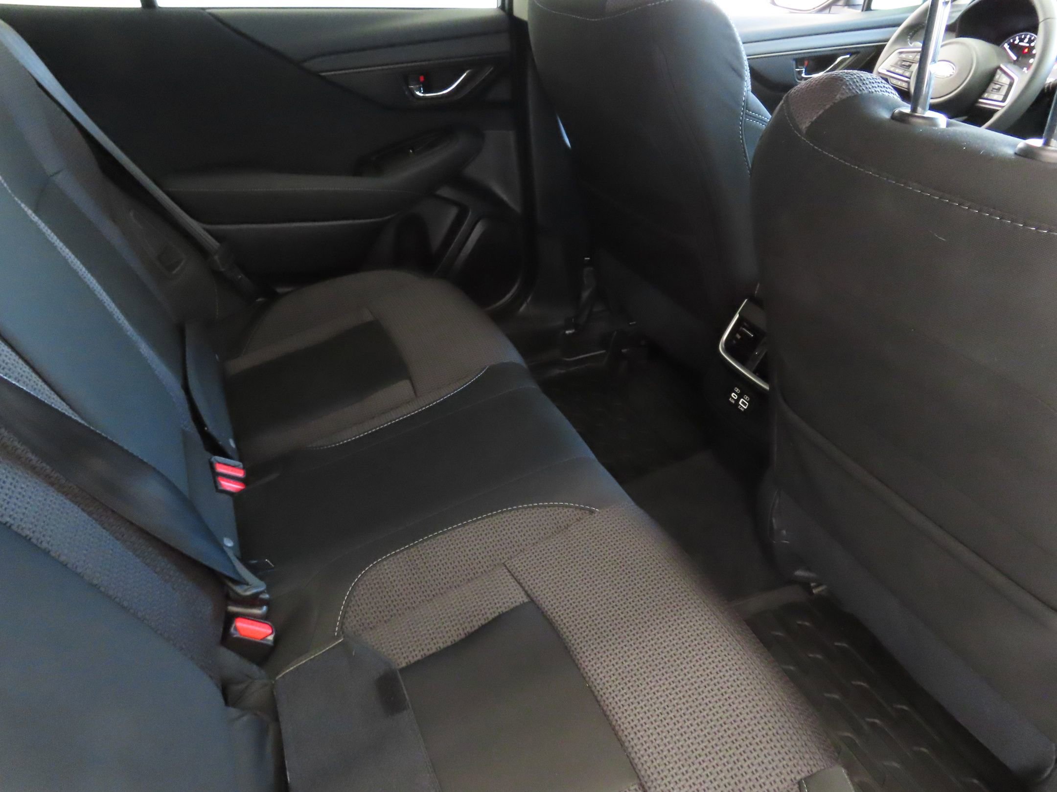 Used 2025 Subaru Outback Premium AWD/4WD image 25