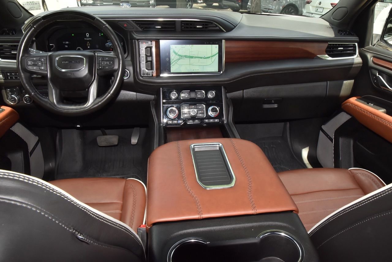 Used 2023 GMC Yukon Denali Ultimate w/ LPO, Floor Liner Package AWD/4WD image 17