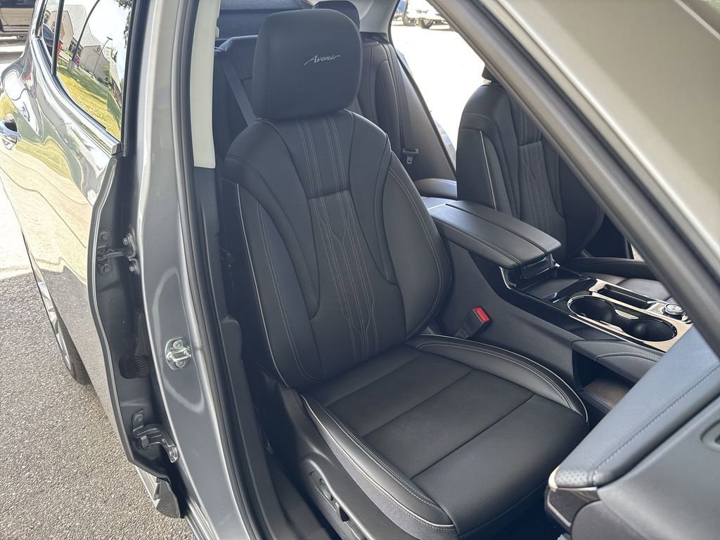 Certified 2025 Buick Envision Avenir AWD/4WD image 37