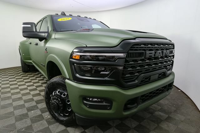 Used 2025 RAM 3500 Limited AWD/4WD image 3