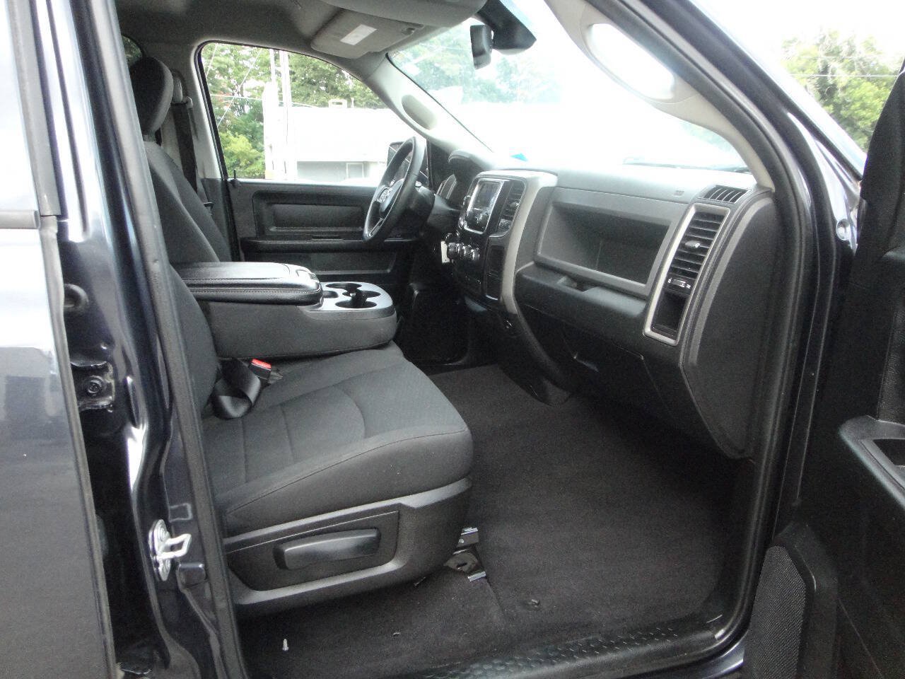 Used 2019 RAM 1500 Express AWD/4WD image 12