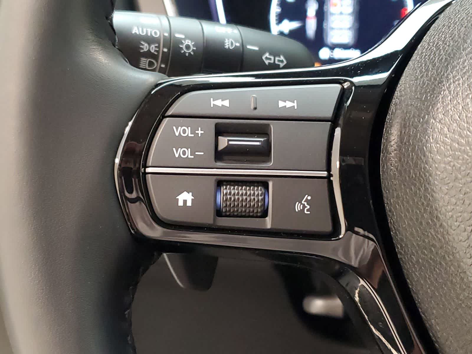 Certified 2025 Honda Pilot Touring image 13
