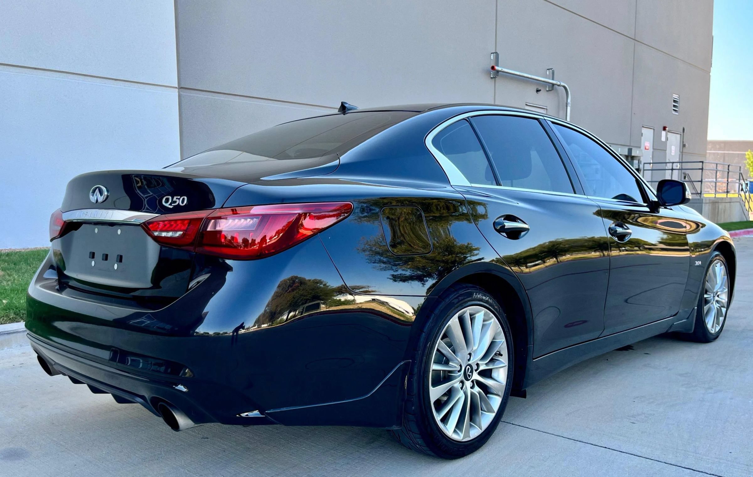 Used 2019 INFINITI Q50 Luxe w/ Essential Package (3.0T Luxe) RWD image 7