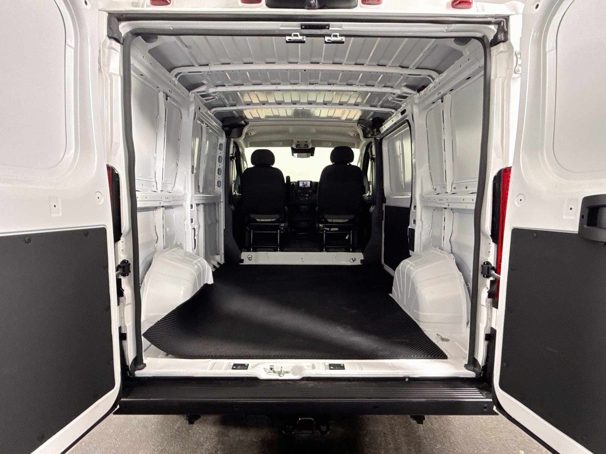 Used 2024 RAM ProMaster 1500 w/ Safety Group FWD image 32