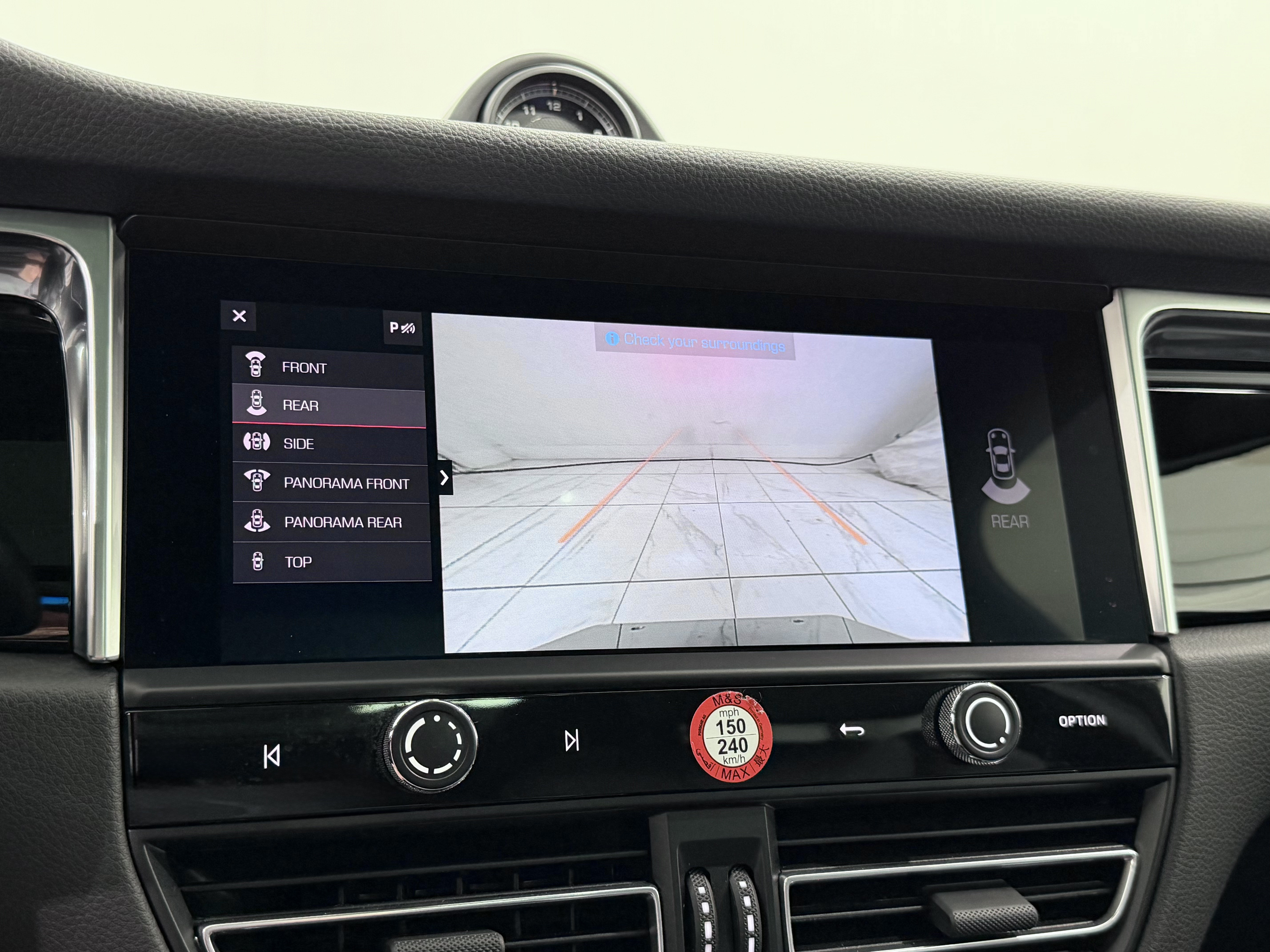 Certified 2024 Porsche Macan AWD/4WD image 46