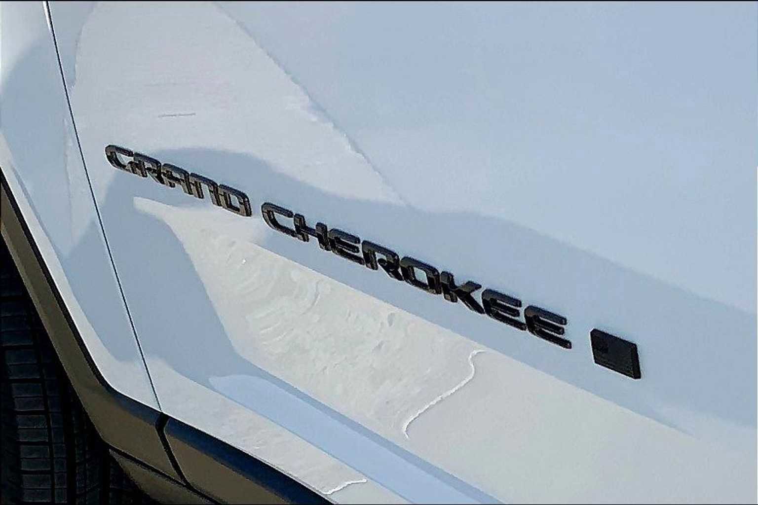 New 2025 Jeep Grand Cherokee L Laredo image 15