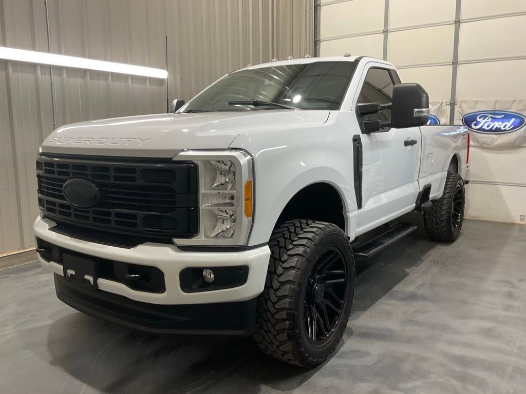 Used 2023 Ford F350 XLT w/ FX4 Off-Road Package image 3