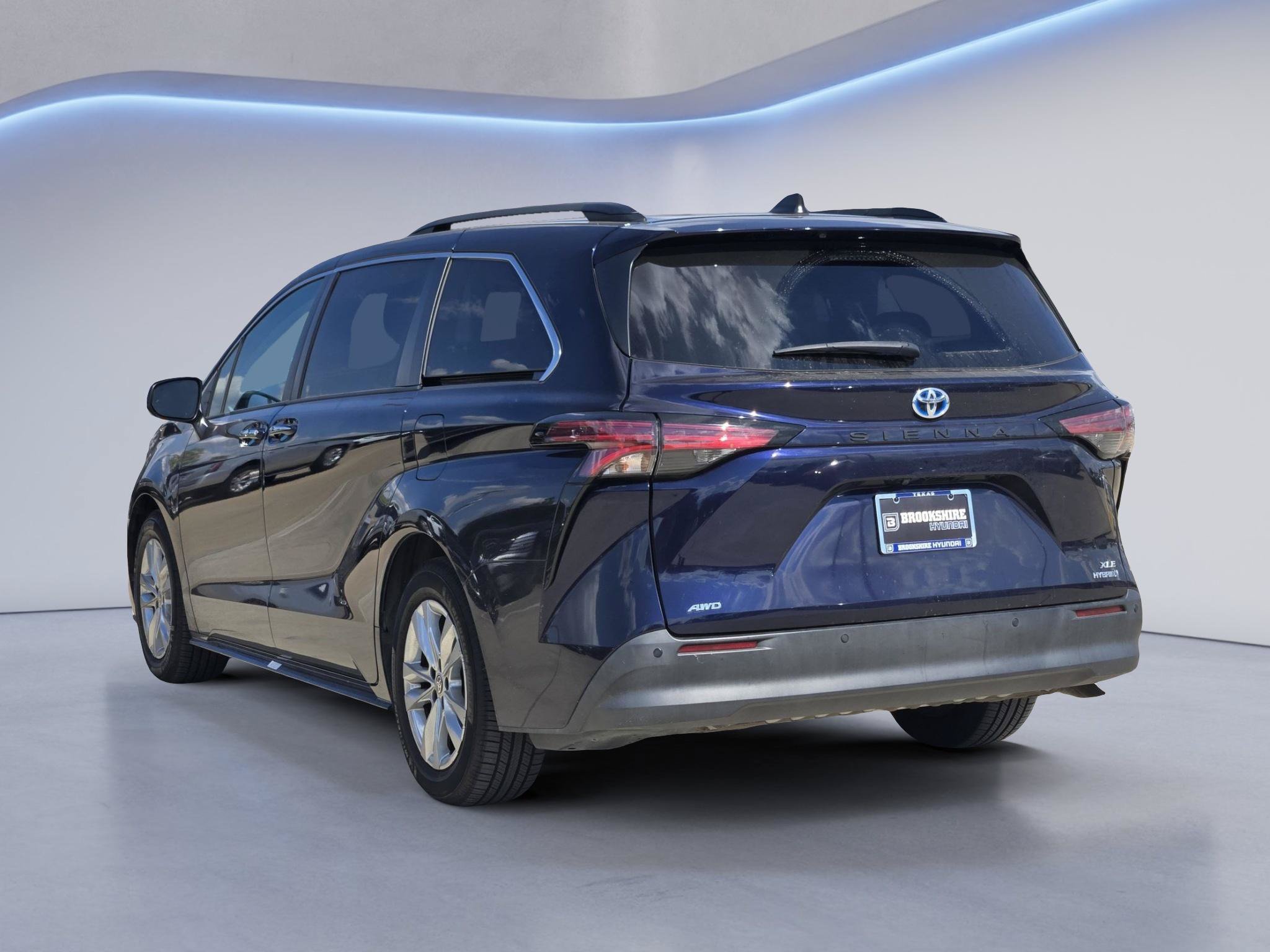 Used 2022 Toyota Sienna XLE w/ XLE Plus Package AWD/4WD image 8