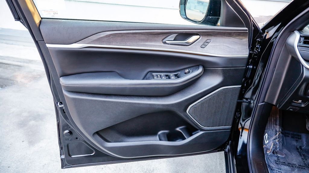 New 2026 Jeep Grand Cherokee Limited AWD/4WD image 25