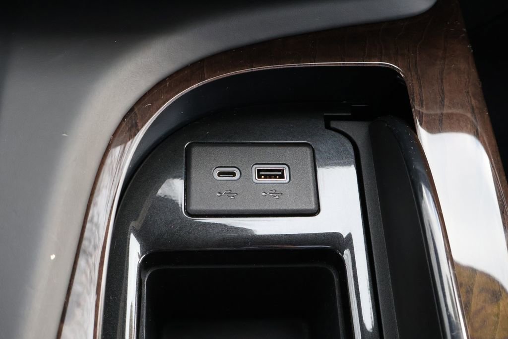 Used 2023 Cadillac Escalade Sport Platinum w/ LPO, ONYX Package image 24