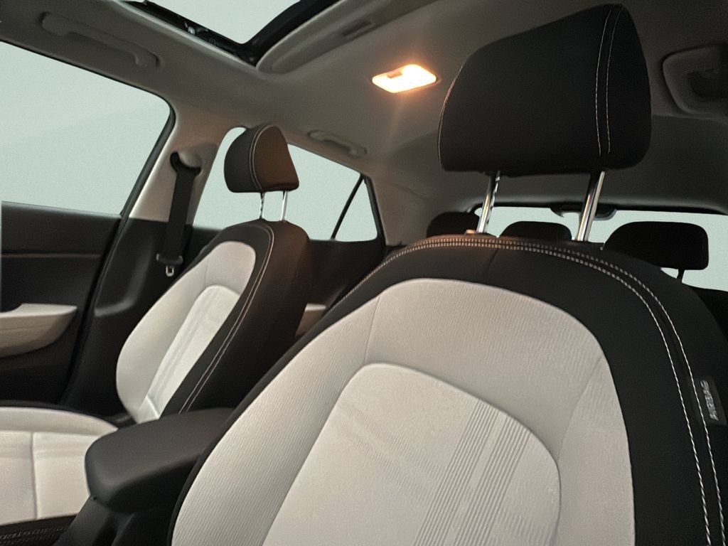 New 2026 Hyundai Venue SEL FWD image 11