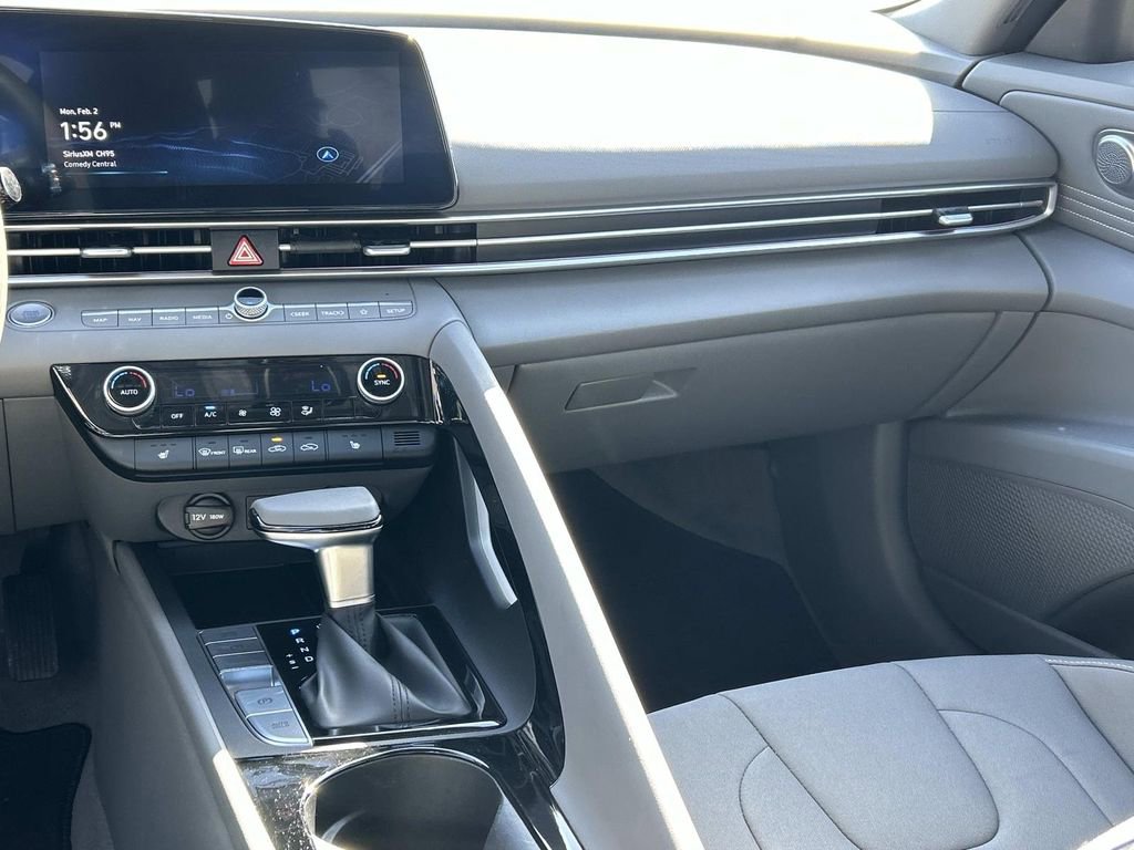 Certified 2025 Hyundai Elantra SEL image 23
