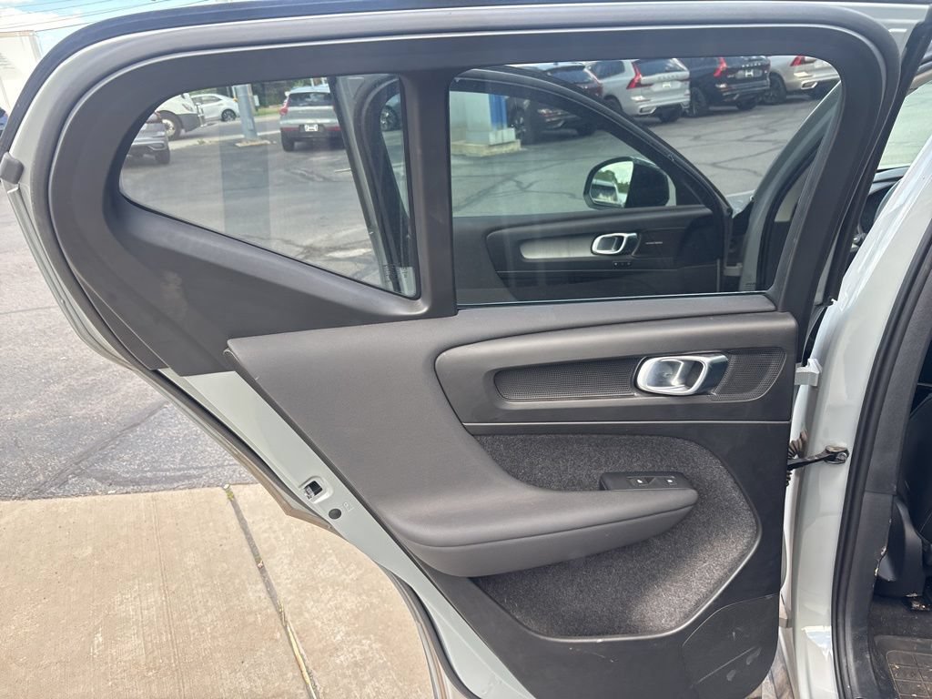 Certified 2024 Volvo XC40 B5 Ultimate w/ Protection Package Premier AWD/4WD image 25