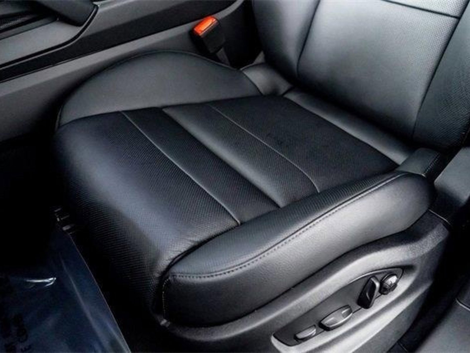 Used 2025 Porsche Cayenne image 55