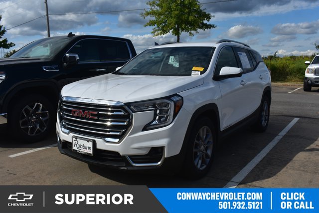 Used 2024 GMC Terrain SLT FWD image 1