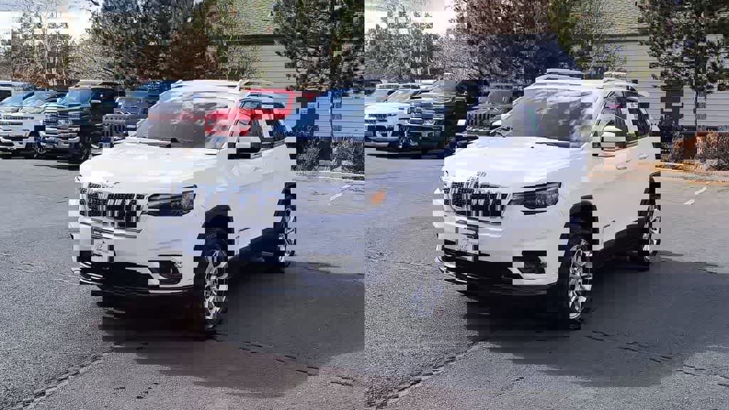 Used 2019 Jeep Cherokee Latitude w/ Popular Appearance Group image 4