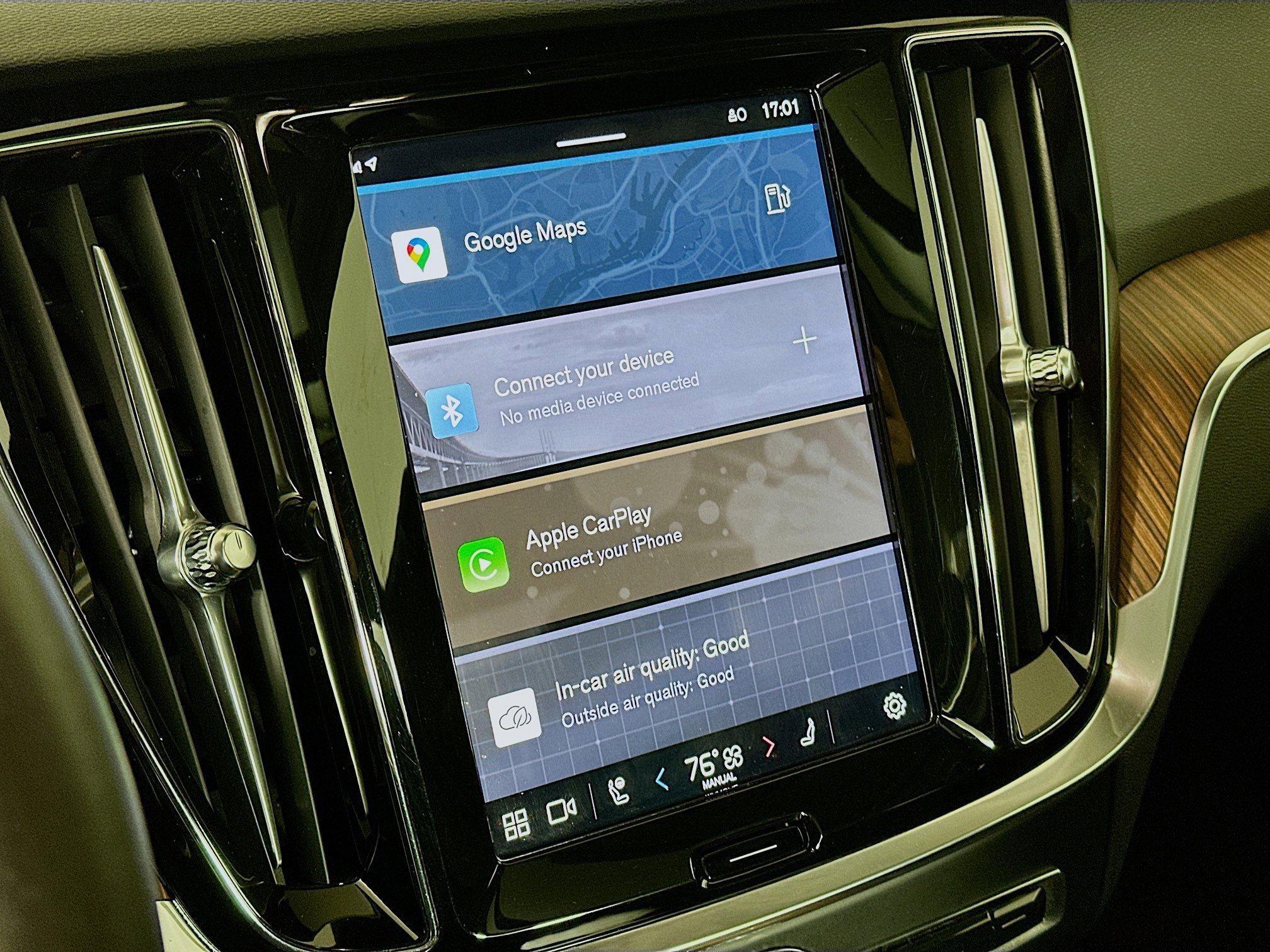 Used 2025 Volvo S60 B5 Plus image 21