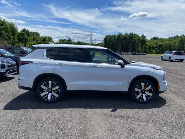 New 2025 Mitsubishi Outlander AWD image 2