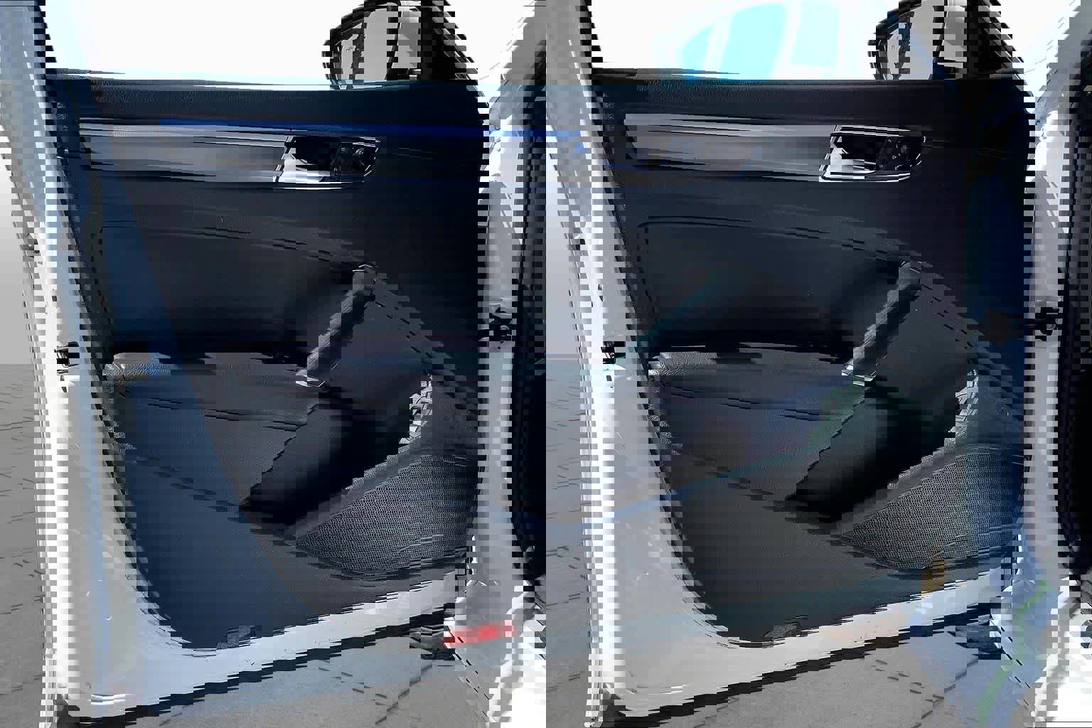 Used 2018 Volkswagen Passat 2.0T R-Line w/ R-Line Lighting Package FWD image 21