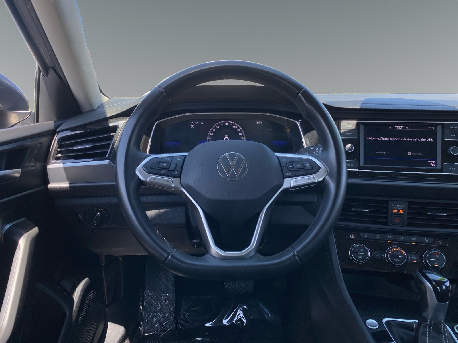 Used 2024 Volkswagen Jetta SE FWD image 12