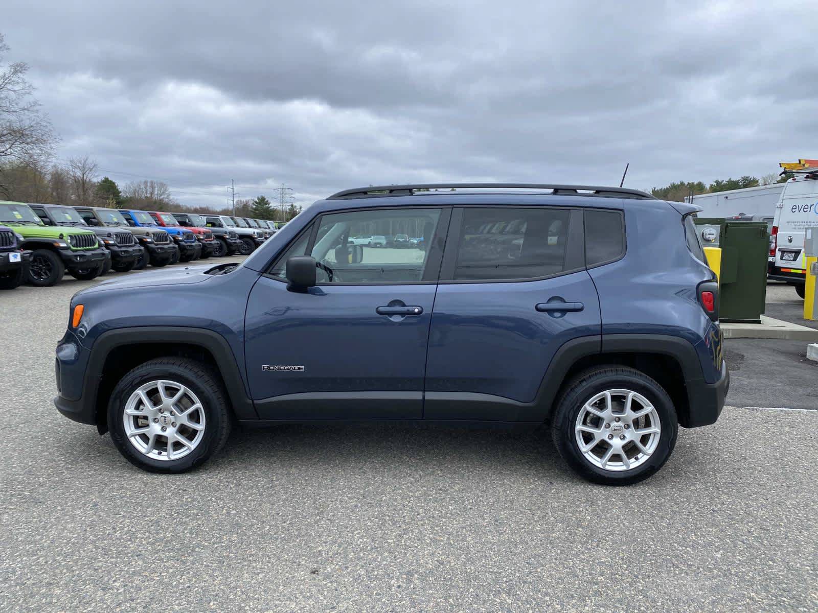 Certified 2022 Jeep Renegade Latitude AWD/4WD image 7