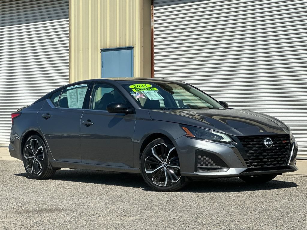 Used 2024 Nissan Altima 2.5 SR FWD image 2