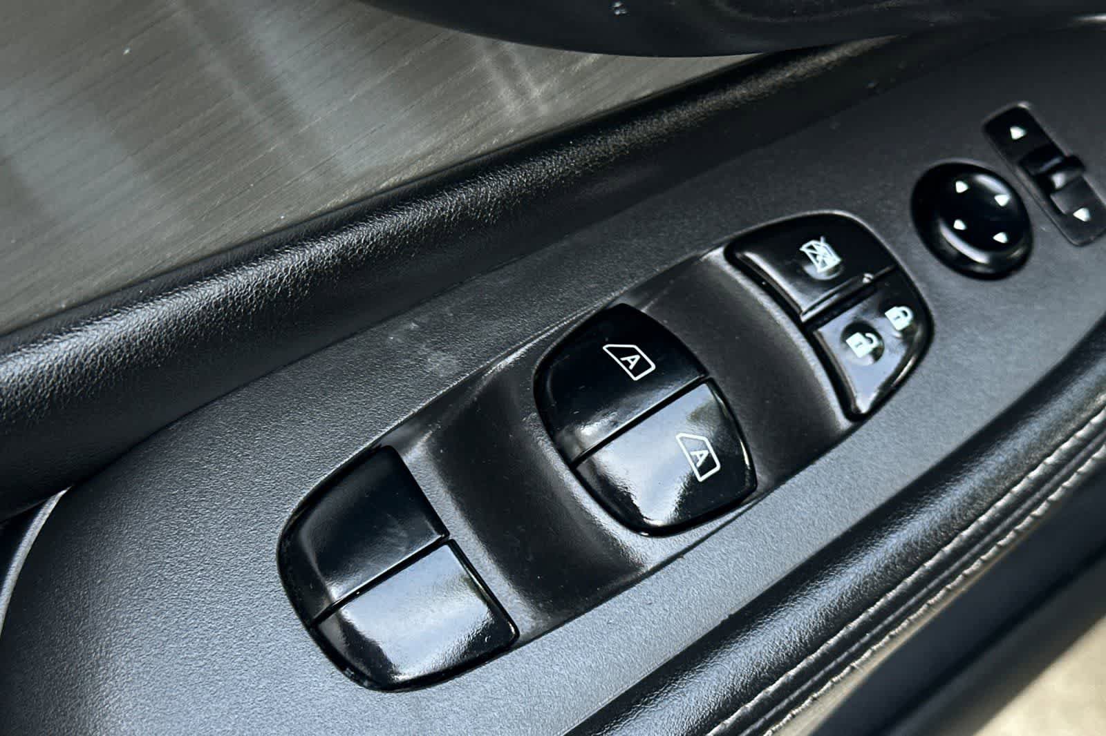 Used 2018 Nissan Murano SV AWD/4WD image 14