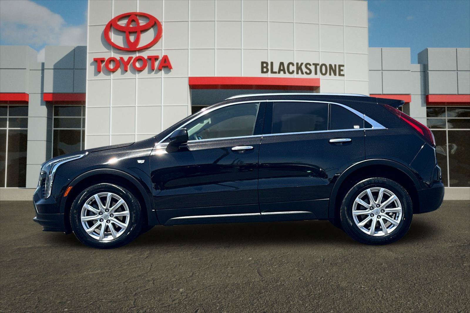 Used 2021 Cadillac XT4 Luxury w/ Driver Awareness Package FWD image 6