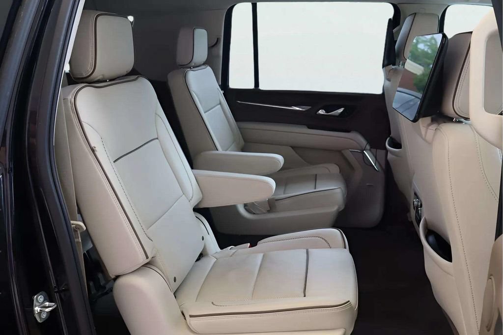 Used 2023 GMC Yukon XL Denali w/ Advanced Technology Package AWD/4WD image 30