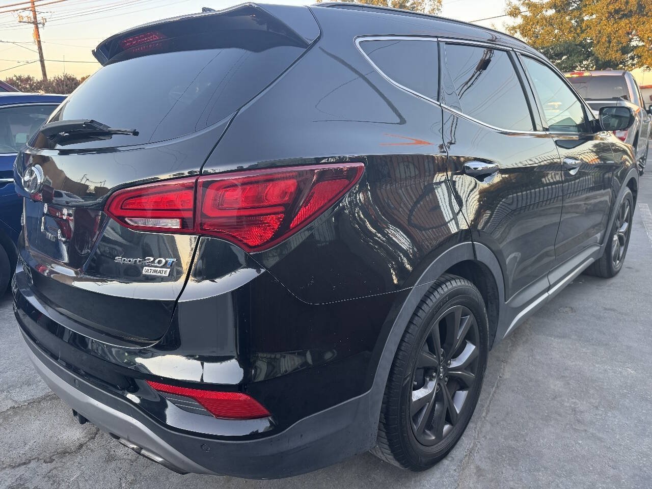 Used 2017 Hyundai Santa Fe Sport w/ 2.0T Ultimate Tech Package 05 FWD image 5