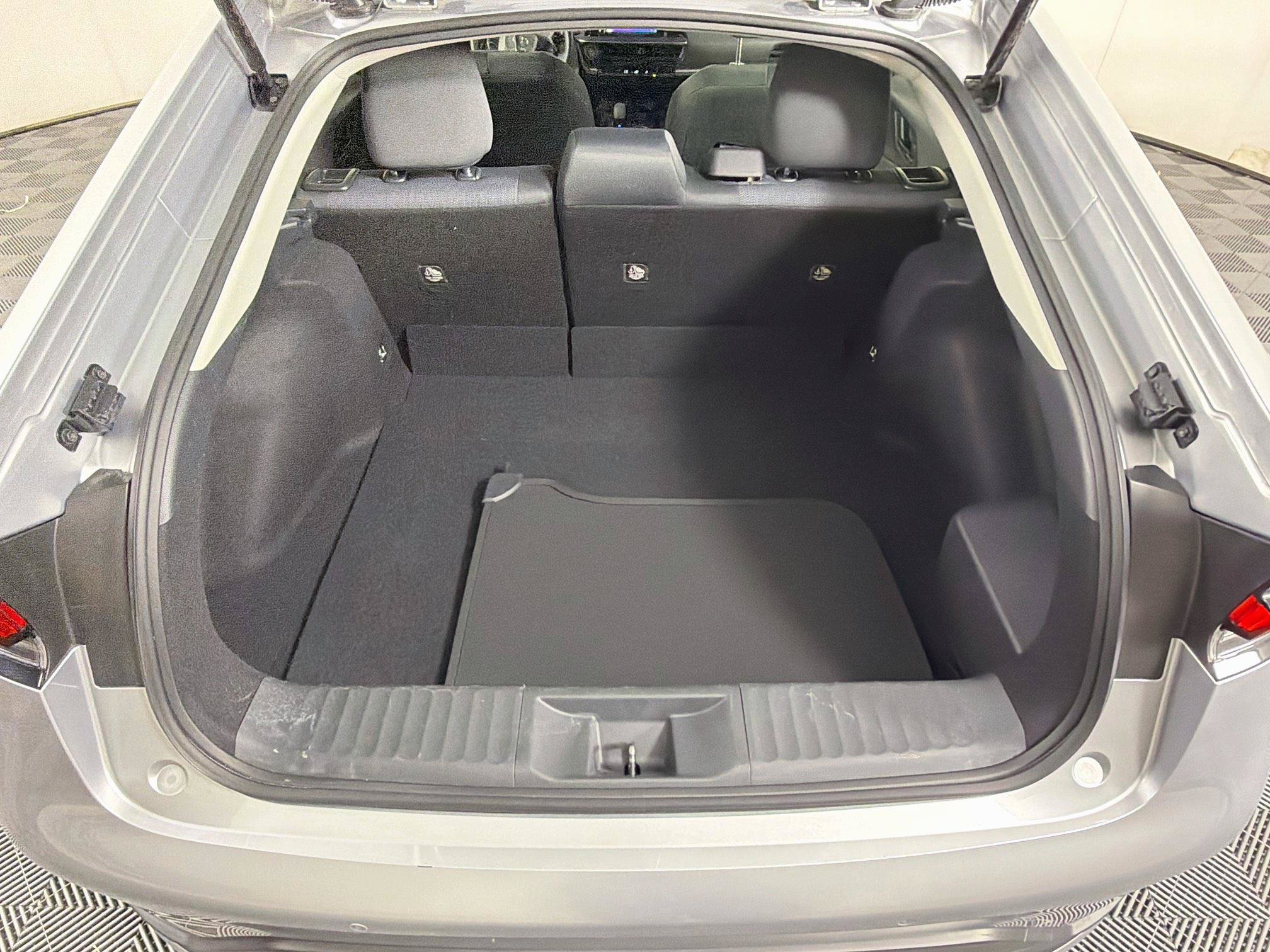 Used 2026 Toyota Prius LE FWD image 28