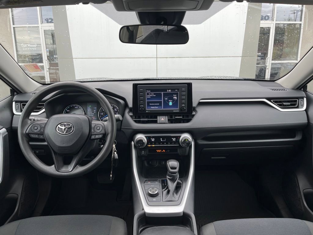 Used 2021 Toyota RAV4 LE AWD/4WD image 17