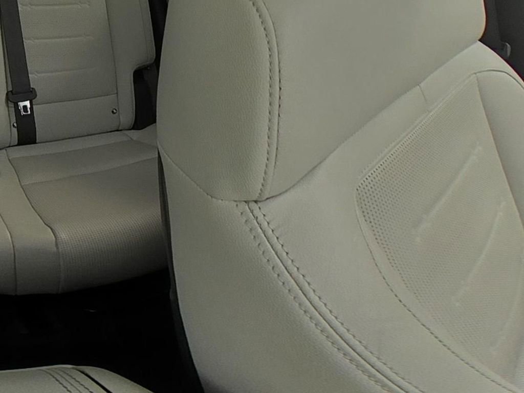 Used 2025 Hyundai Santa Fe Limited image 32