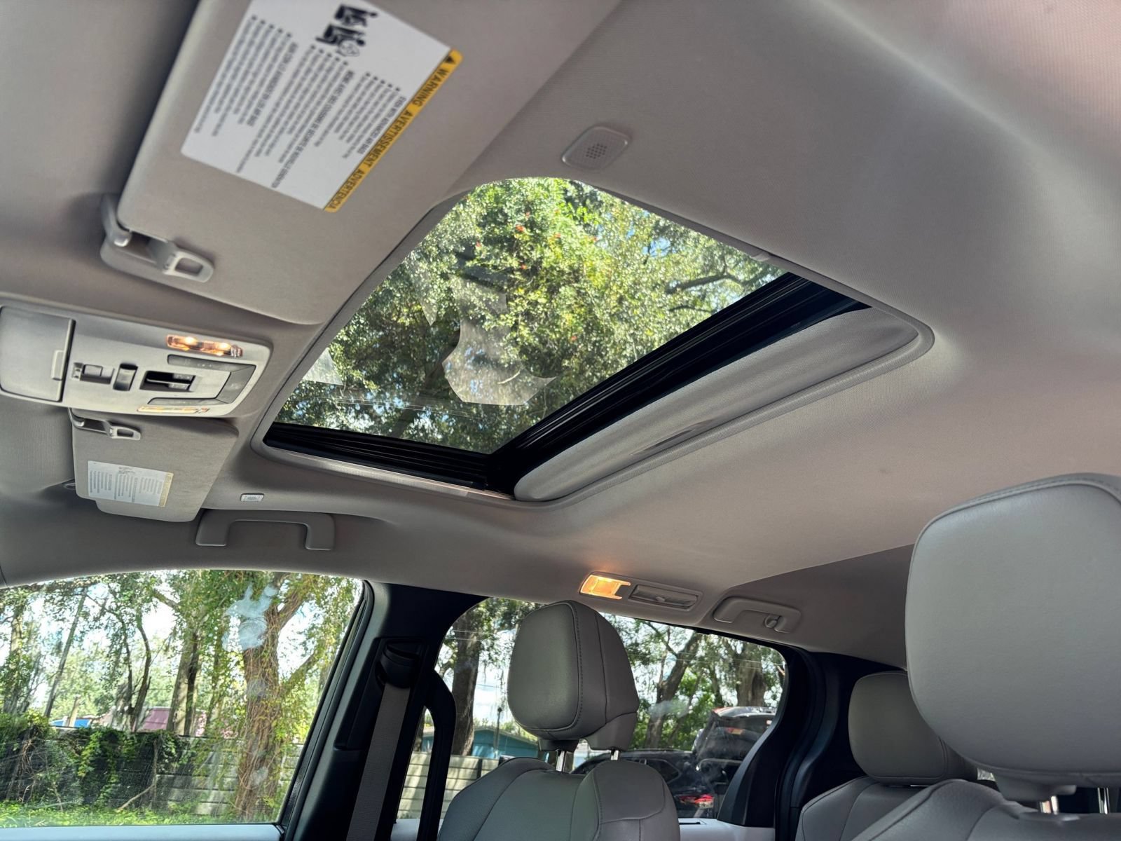Used 2025 Toyota Sienna XLE FWD image 31