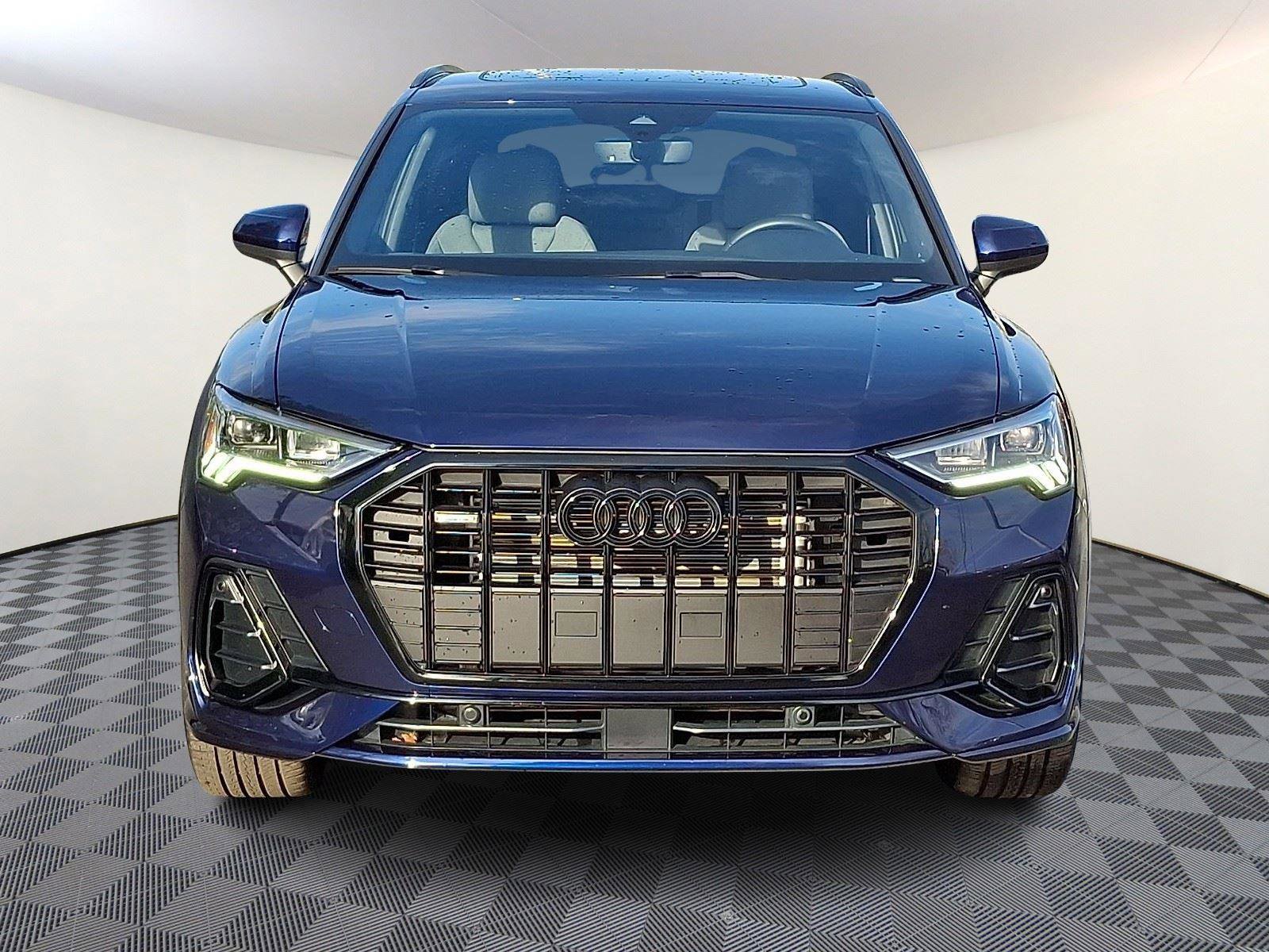 Certified 2025 Audi Q3 2.0T Premium w/ Convenience Package image 2