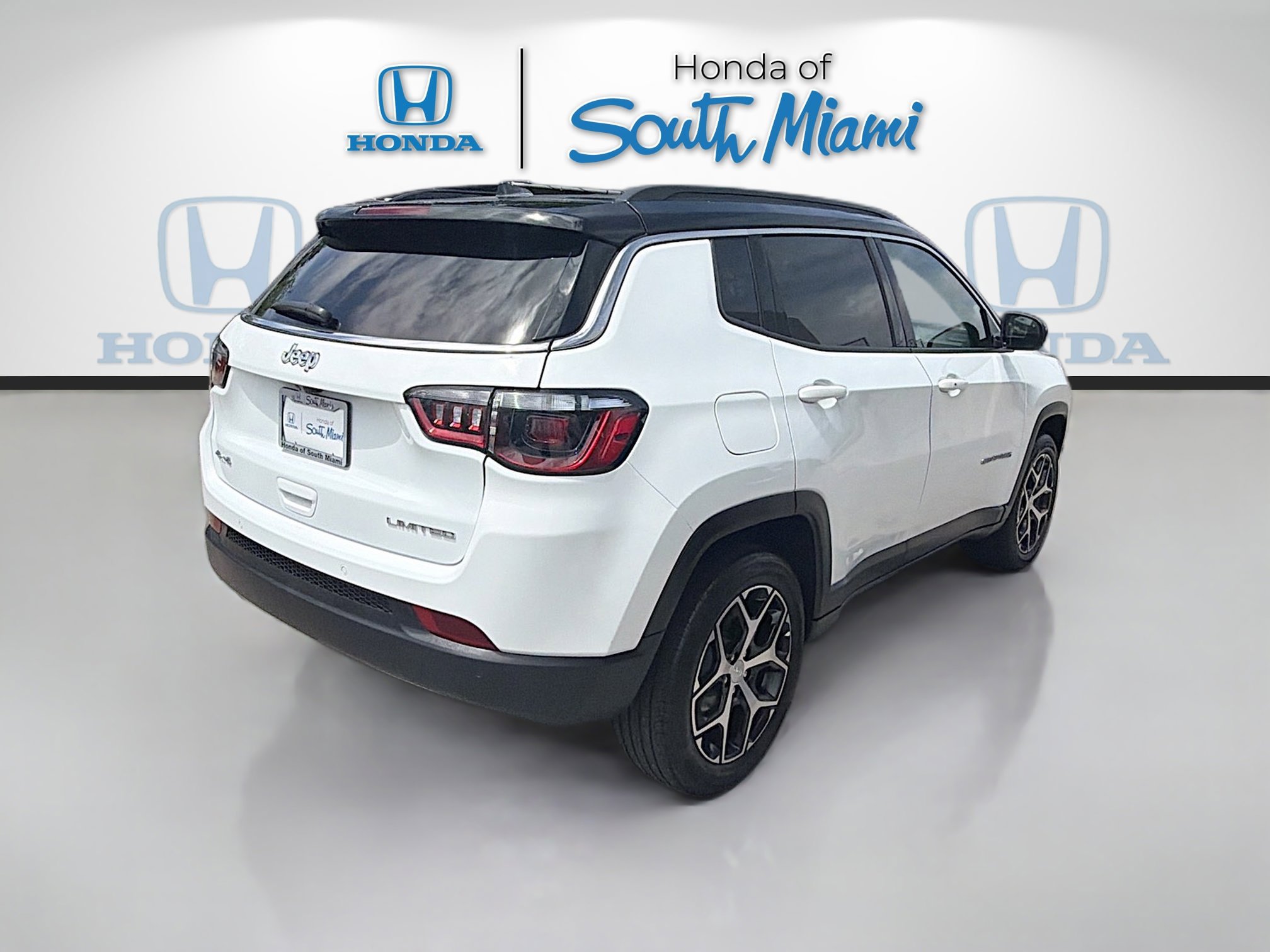 Used 2024 Jeep Compass Limited AWD/4WD image 7