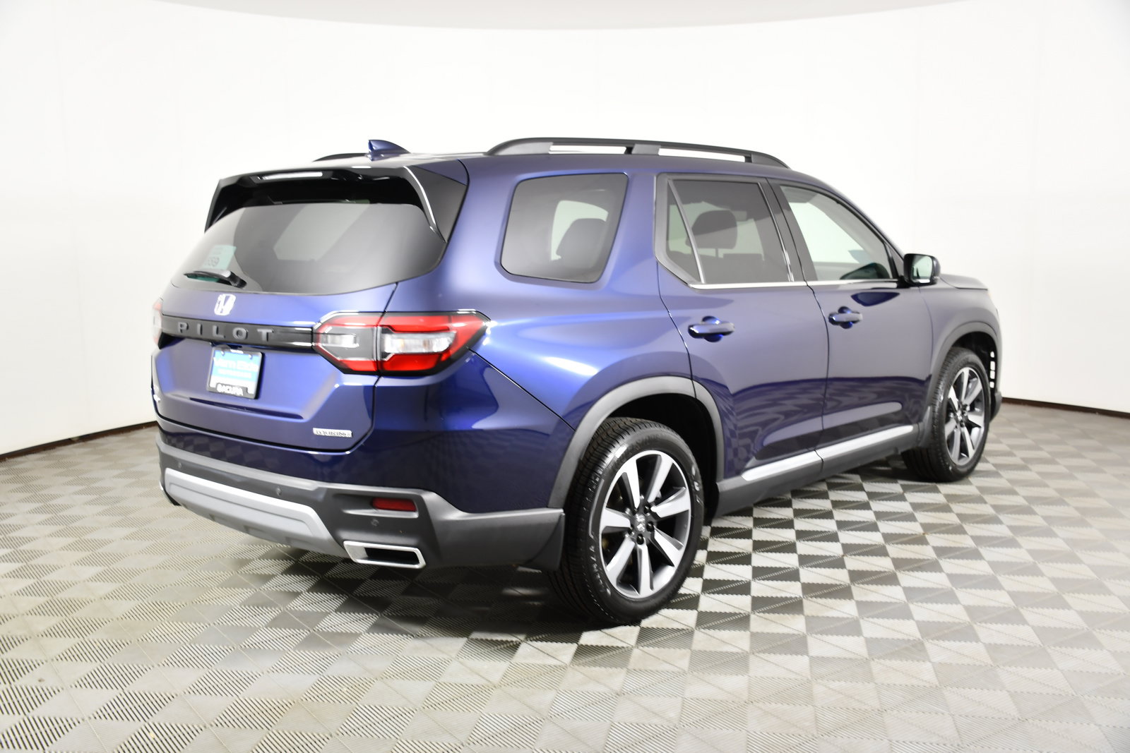 Used 2025 Honda Pilot Touring image 6