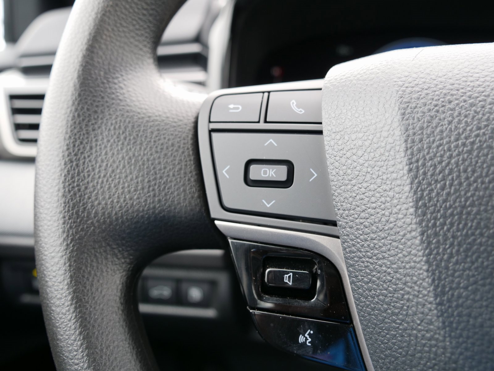 Used 2025 Toyota Camry LE image 19