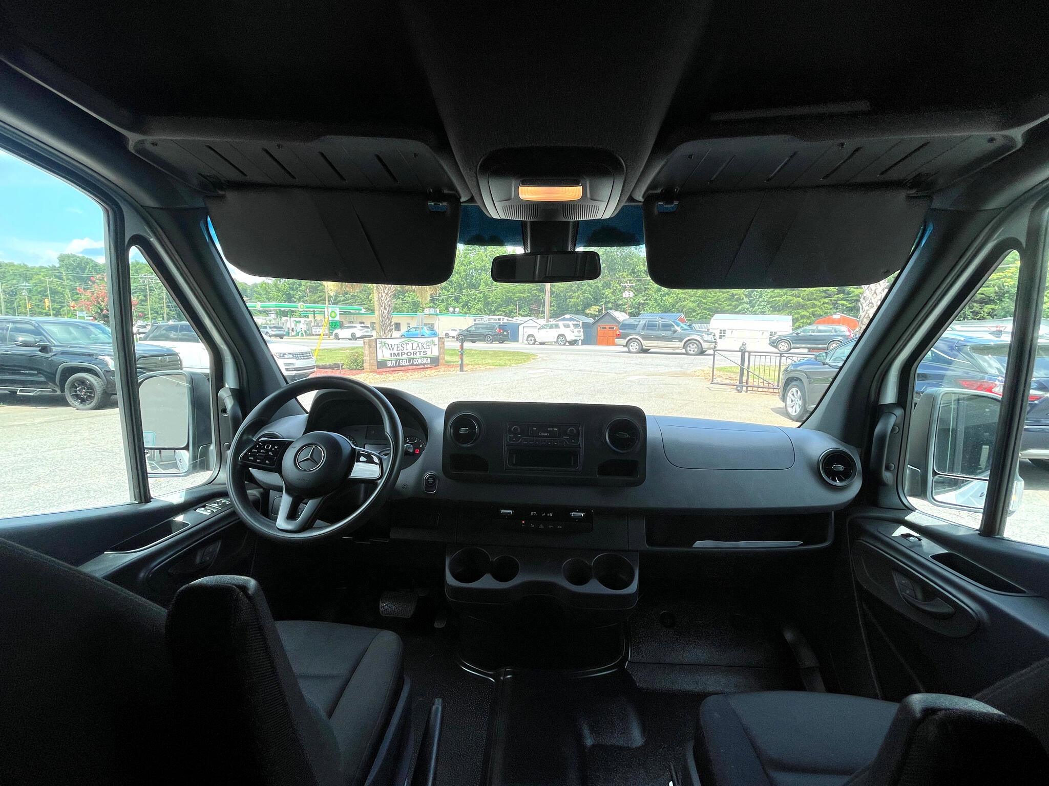 Used 2023 Mercedes-Benz Sprinter 2500 image 33