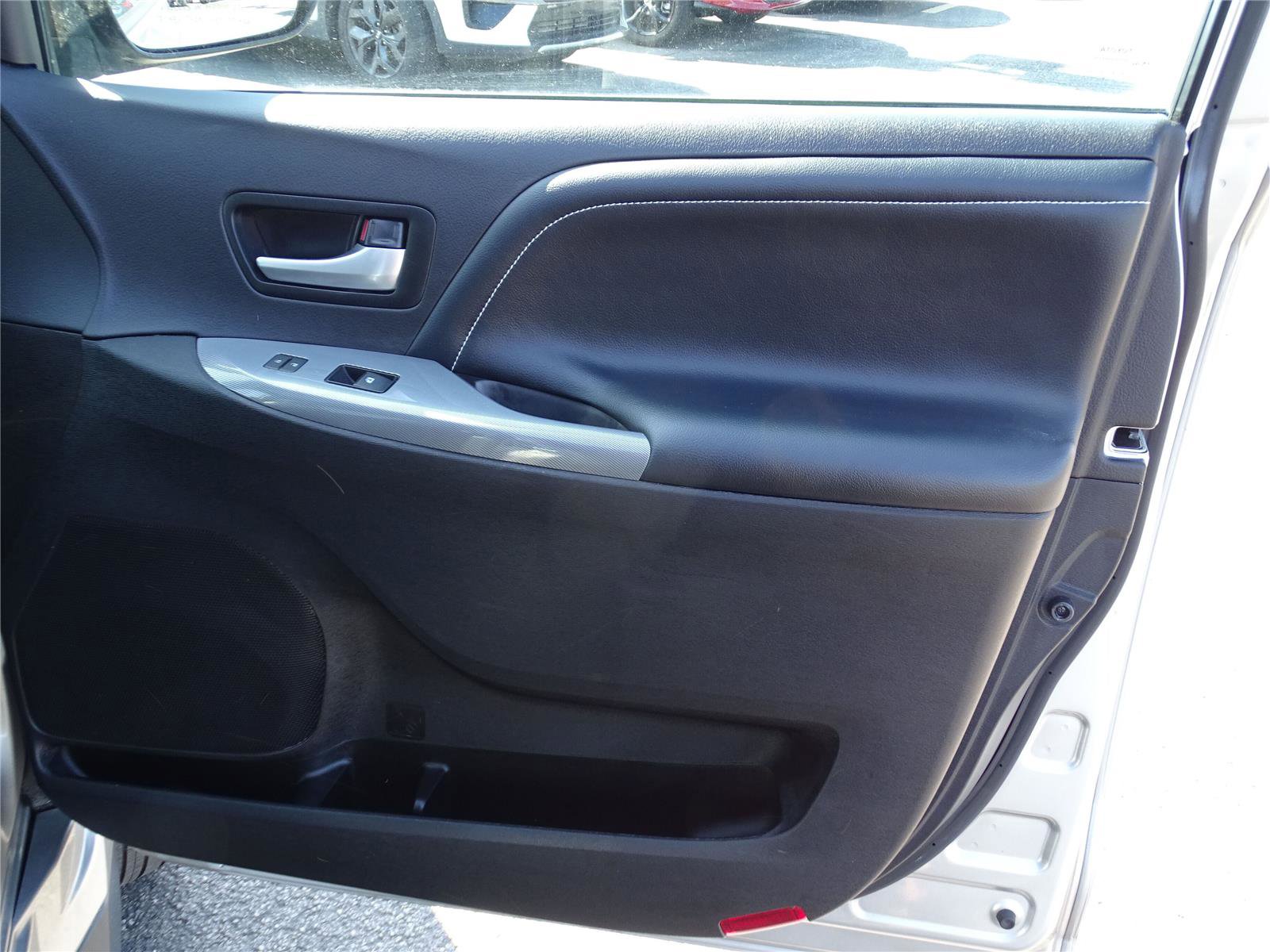 Used 2017 Toyota Sienna SE w/ SE Preferred Package FWD image 7