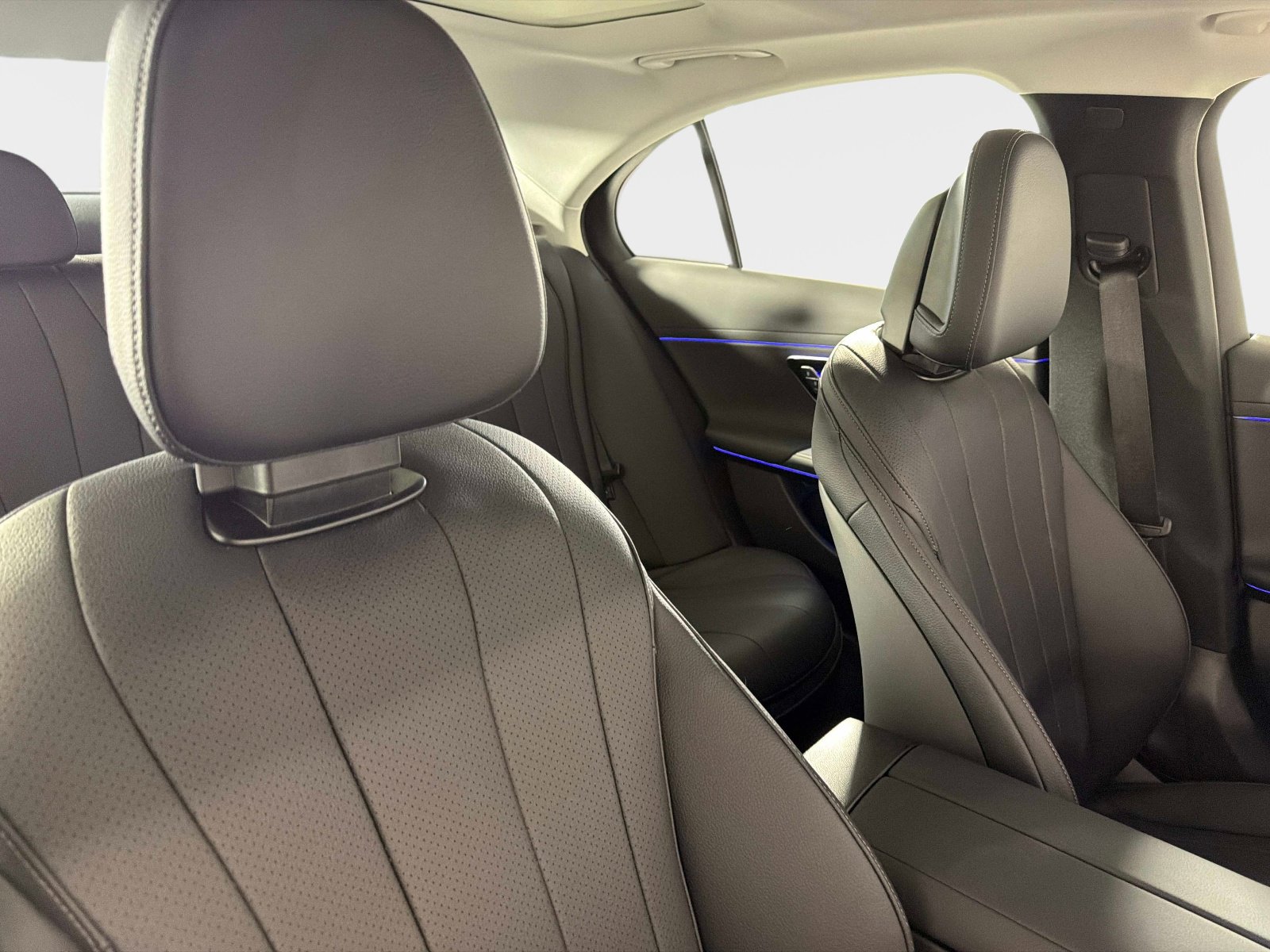 Used 2025 Mercedes-Benz E 350 Sedan image 24