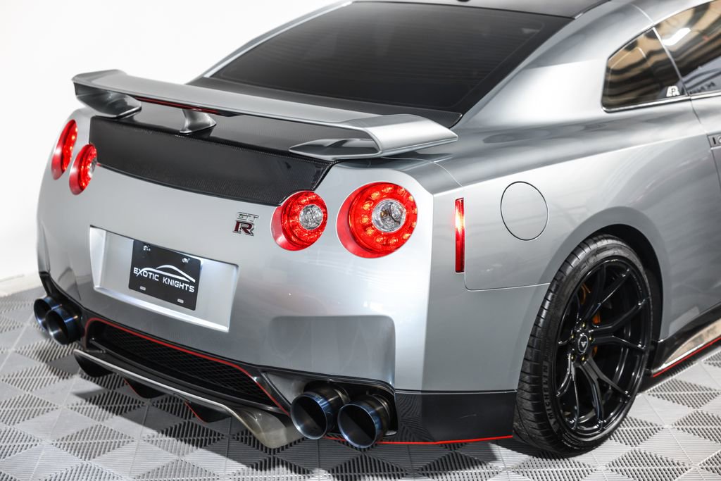 Used 2010 Nissan GT-R Premium AWD/4WD image 7