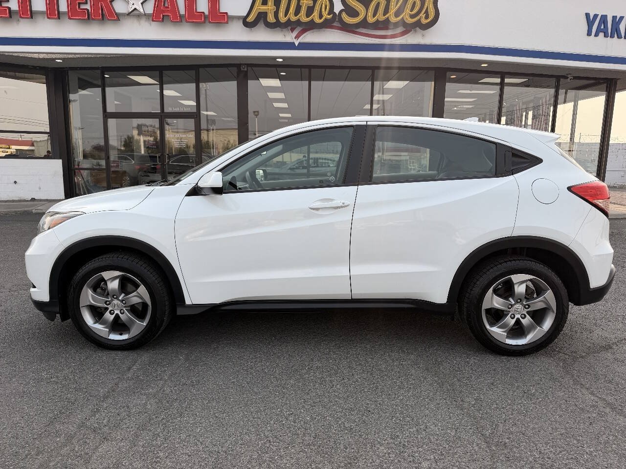 Used 2018 Honda HR-V LX image 2