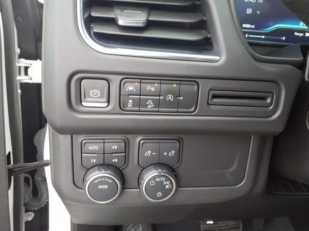 Used 2023 Chevrolet Suburban Premier AWD/4WD image 31