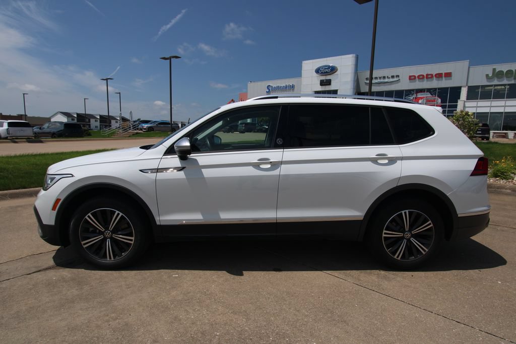 Used 2024 Volkswagen Tiguan Wolfsburg Edition AWD/4WD image 17