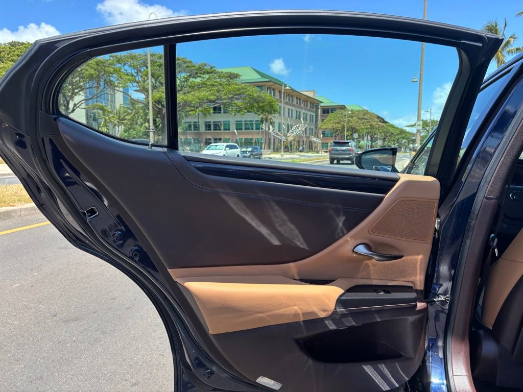 Used 2021 Lexus ES 300h w/ Premium Package FWD image 16