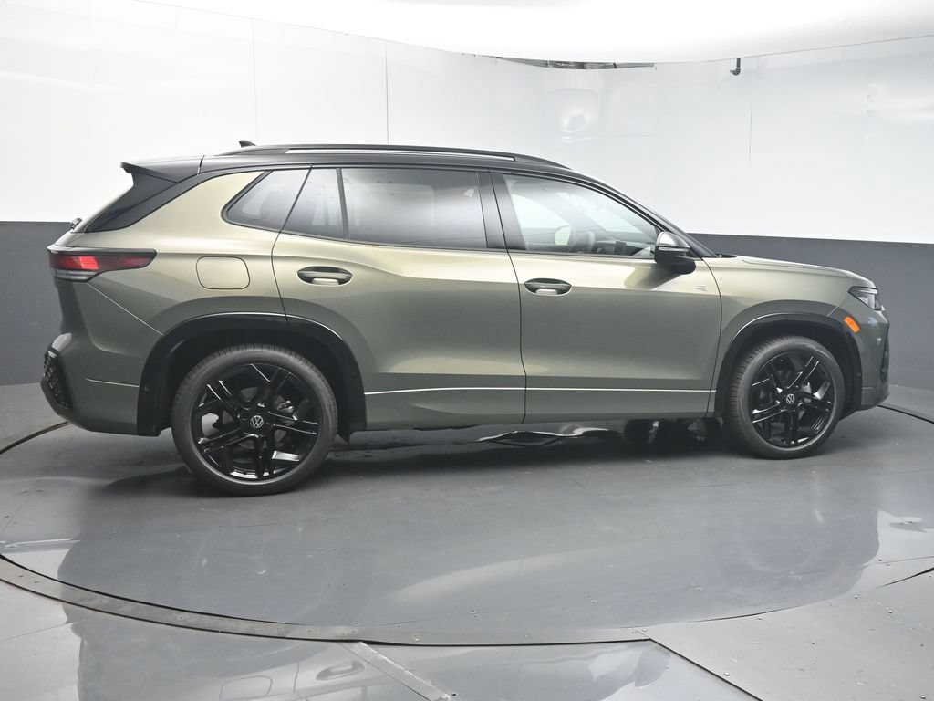 New 2026 Volkswagen Tiguan SE R-Line FWD image 8
